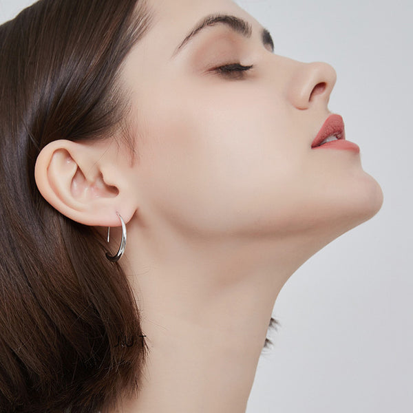 Clara Sleek Hoop Earrings