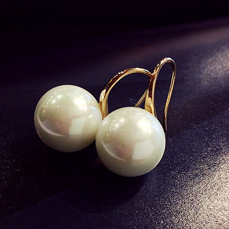 Vivienne Pearl Earrings