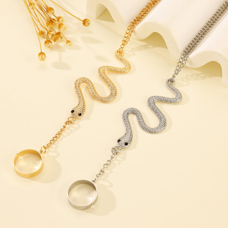 Sahara Serpentine Finger Chain