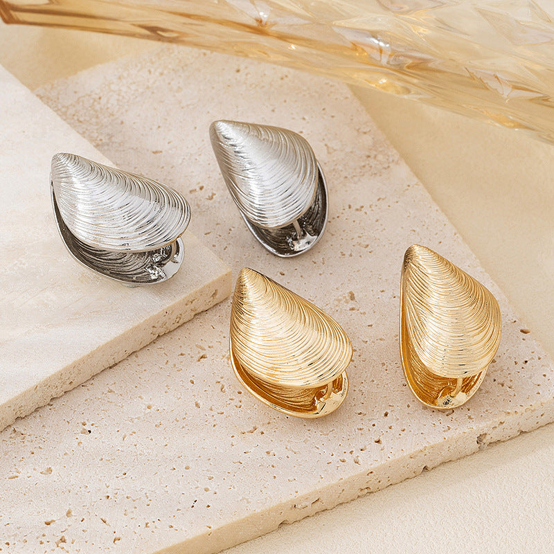 Elowen Shell Stud Earrings