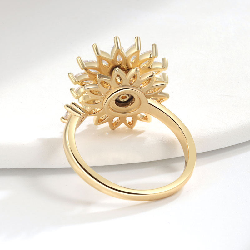 Helia Bloom Ring