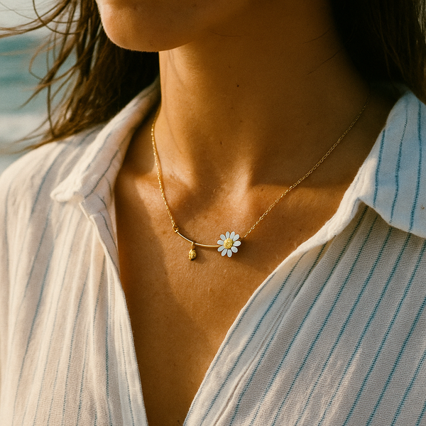 Solenne Daisy Arc Necklace